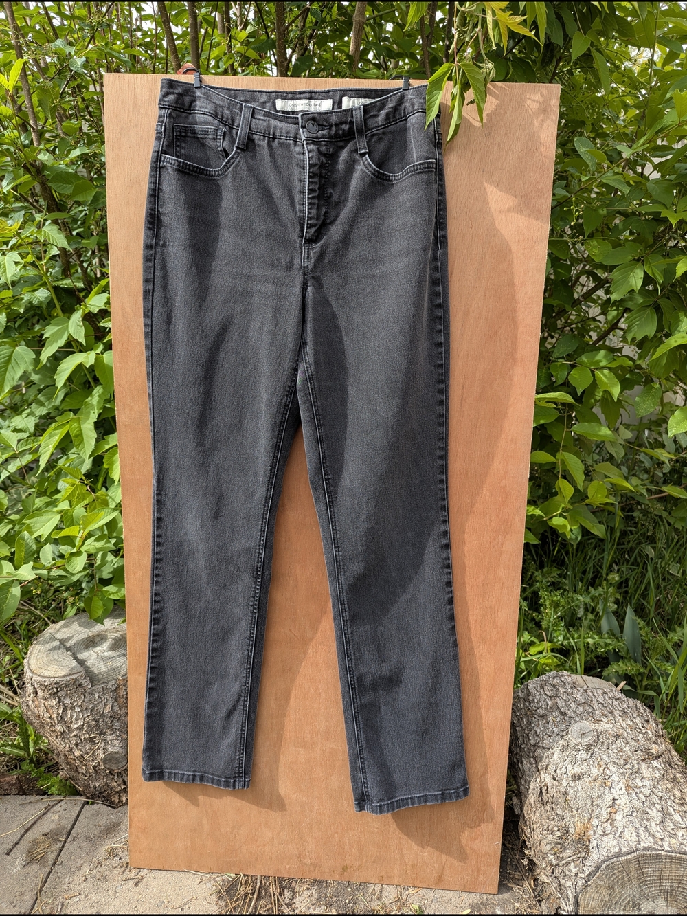 Jones New York Straight Leg Jeans Model Off Duty Minimalist  Streetwear Denim